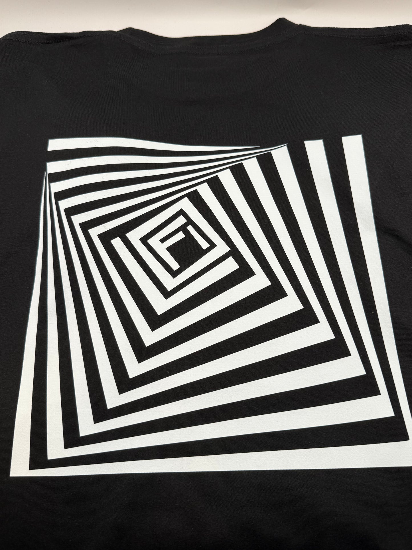 Kids Spiral tee (black)